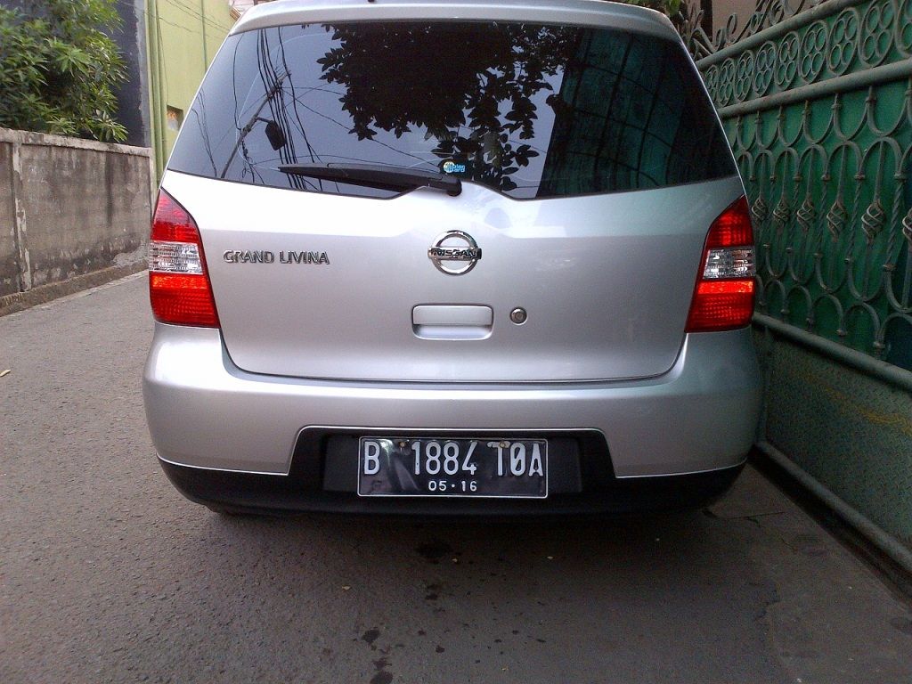 JUAL CEPAT NISSAN GRAND LIVINA 2011 SILVER MANUAL 145JT NEGOO