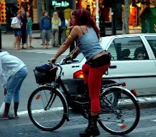 Noia en bicicleta RPV 229