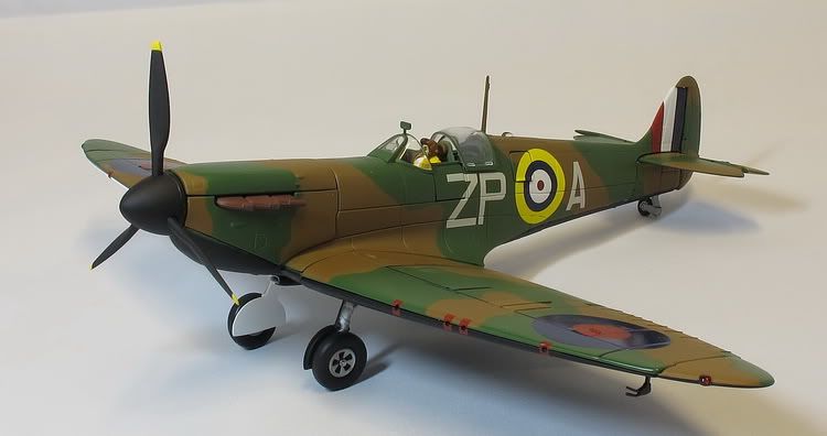 Corgi AA33907 1/32 Spitfire MK.I ZP A Sailor Malan   FAULTY RETURNED